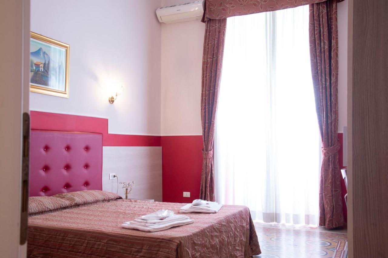 Hotel Domus Napoleone Řím Exteriér fotografie
