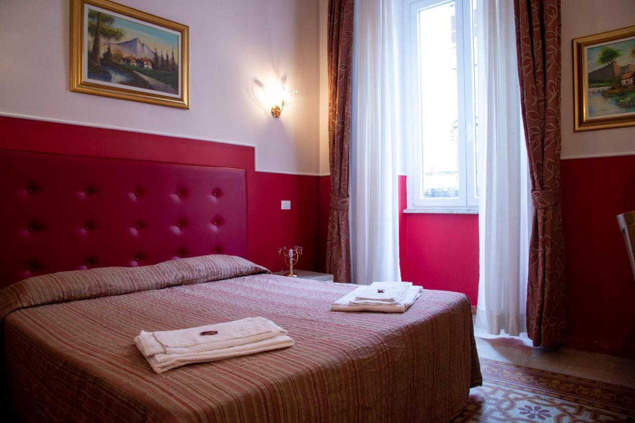 Hotel Domus Napoleone Řím Exteriér fotografie