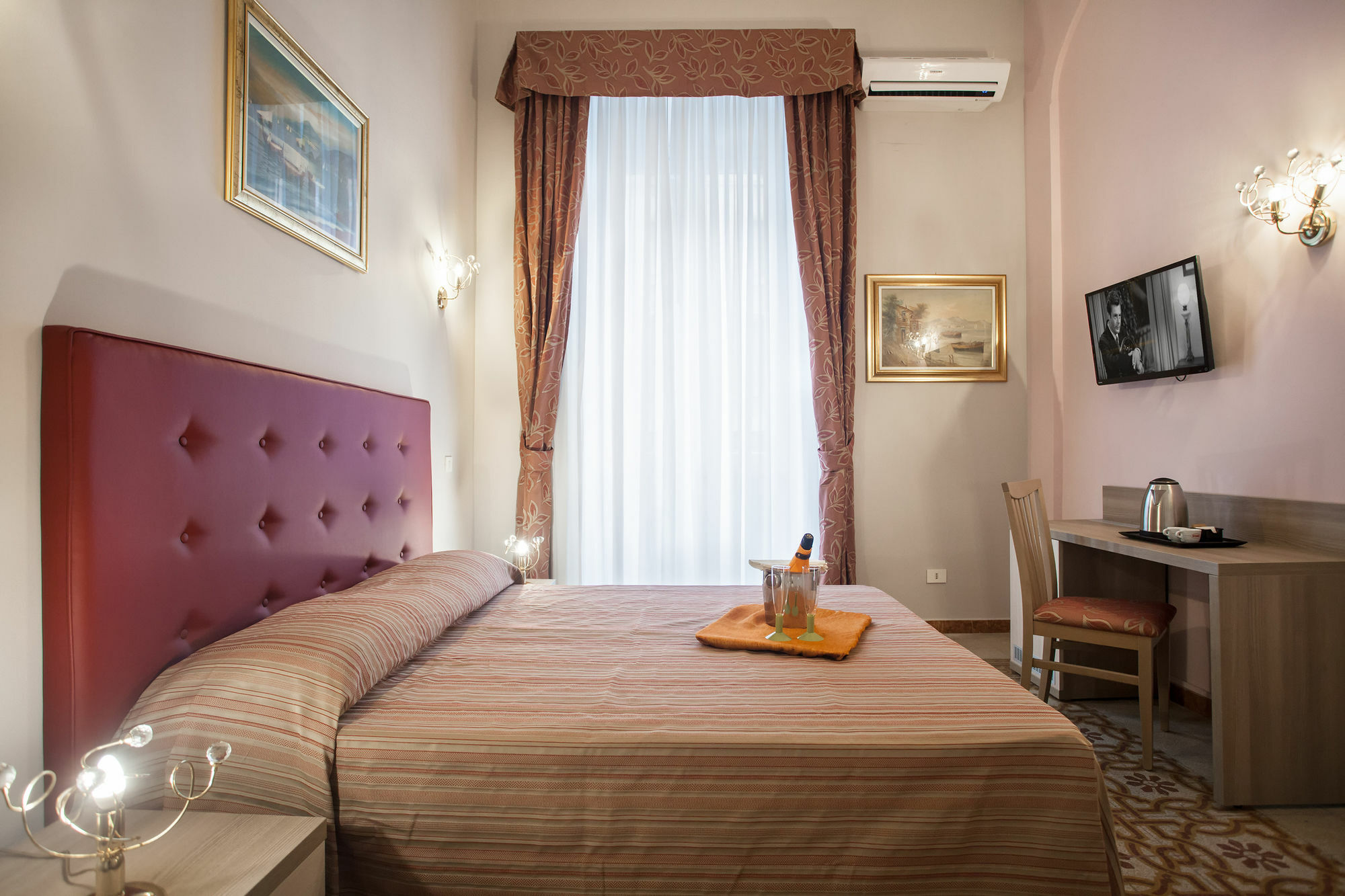 Hotel Domus Napoleone Řím Exteriér fotografie