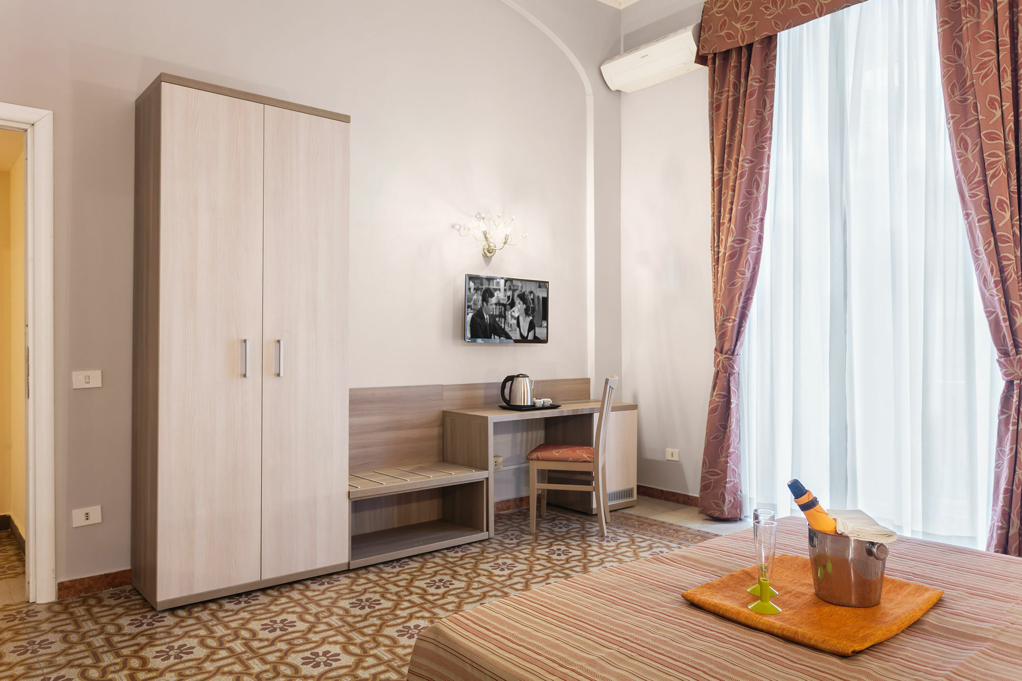 Hotel Domus Napoleone Řím Exteriér fotografie